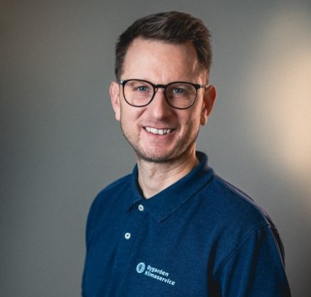 Portrett av Kevin Choat, servicetekniker i Øygarden Klimaservice